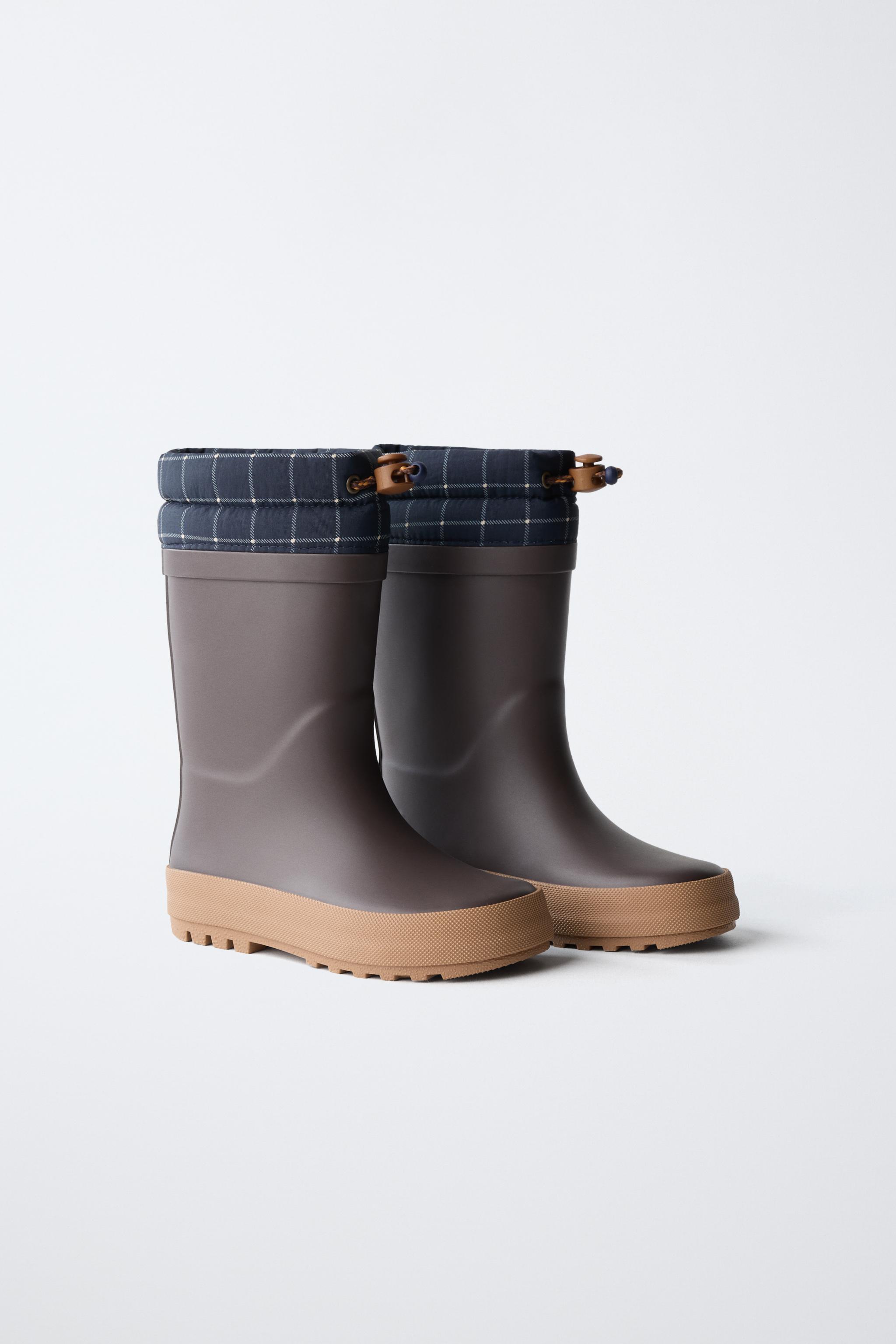 PLAID RAIN BOOTS — Brown