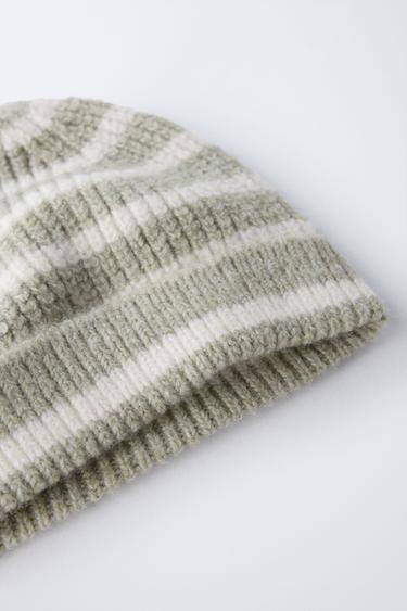 BONNET EN MAILLE À RAYURES - écru/vert kaki de Zara - Image 2