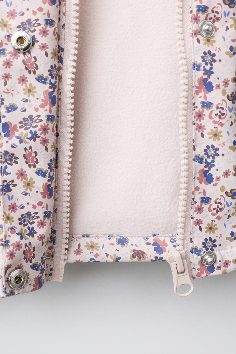 Impermeable floral de goma resistente al agua 4