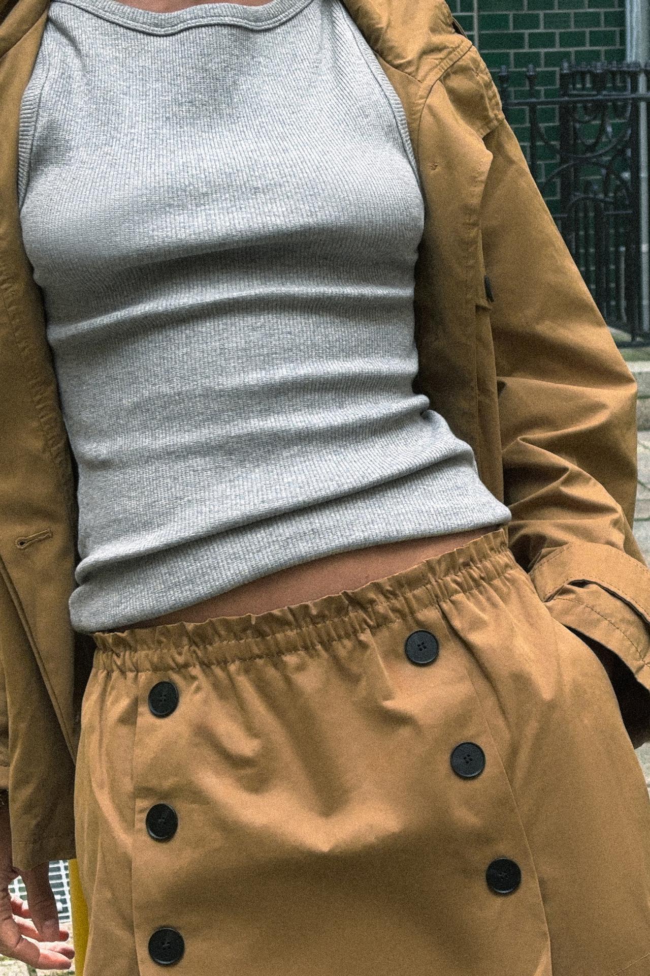 BUTTON SKORT