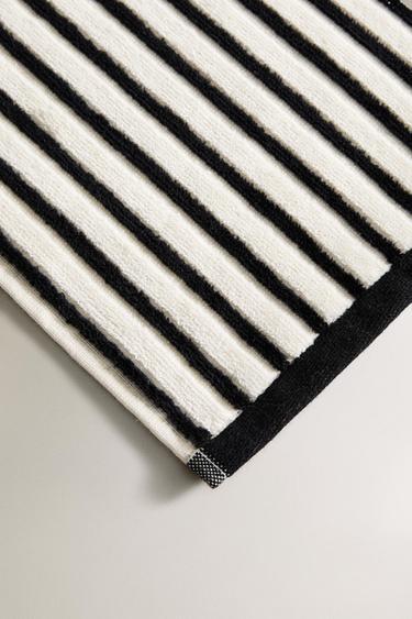 STRIPED VELOUR BATH TOWEL - Sand / Black by Zara - Image 2