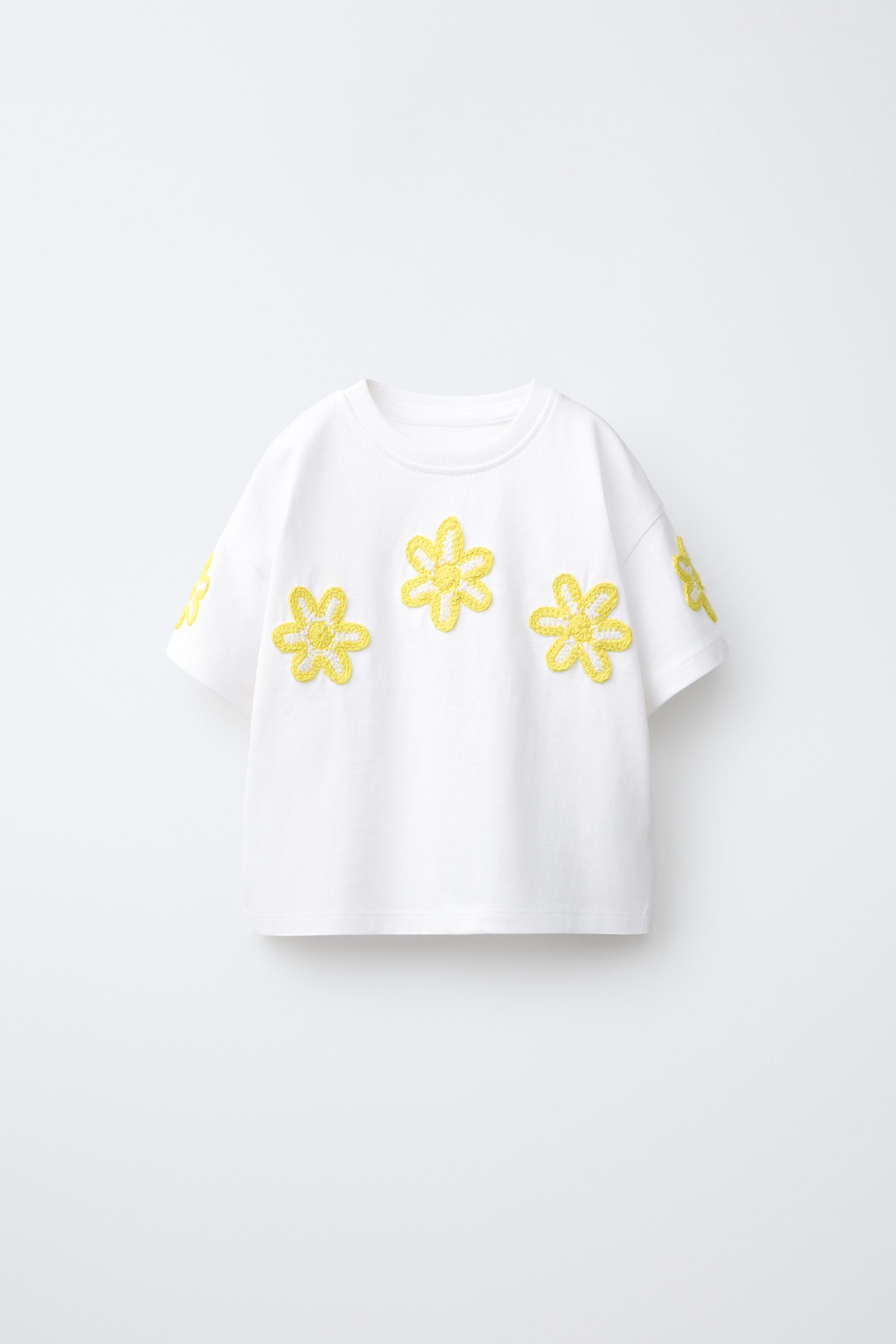 CROCHET FLOWER APPLIQUÉ T-SHIRT — Oyster-white