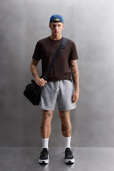 BASIC TECHNICAL T-SHIRT - Dark burgundy by Zara