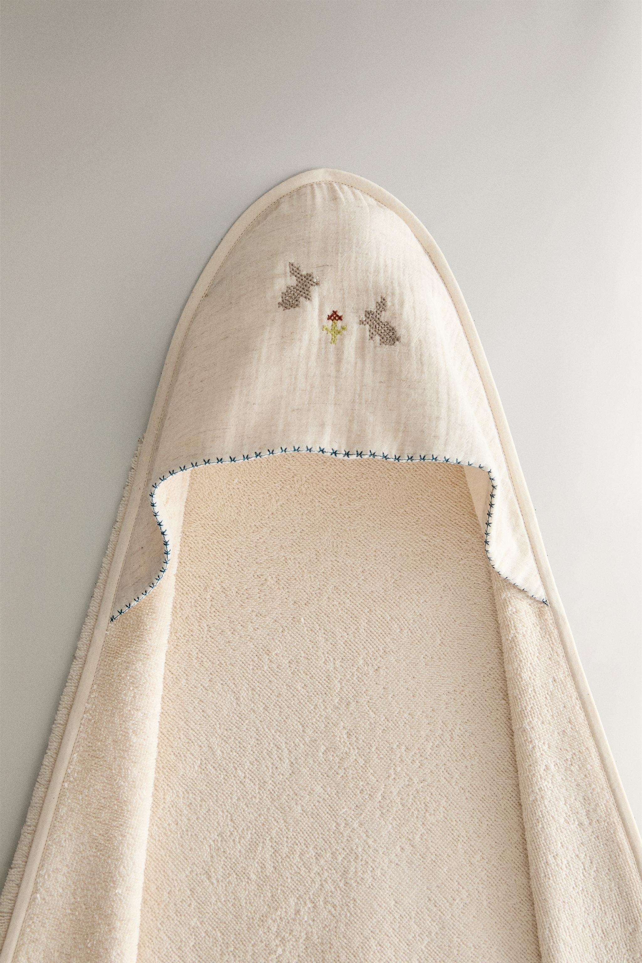 EMBROIDERED HOODED BABY TOWEL — Light beige (alternate view)