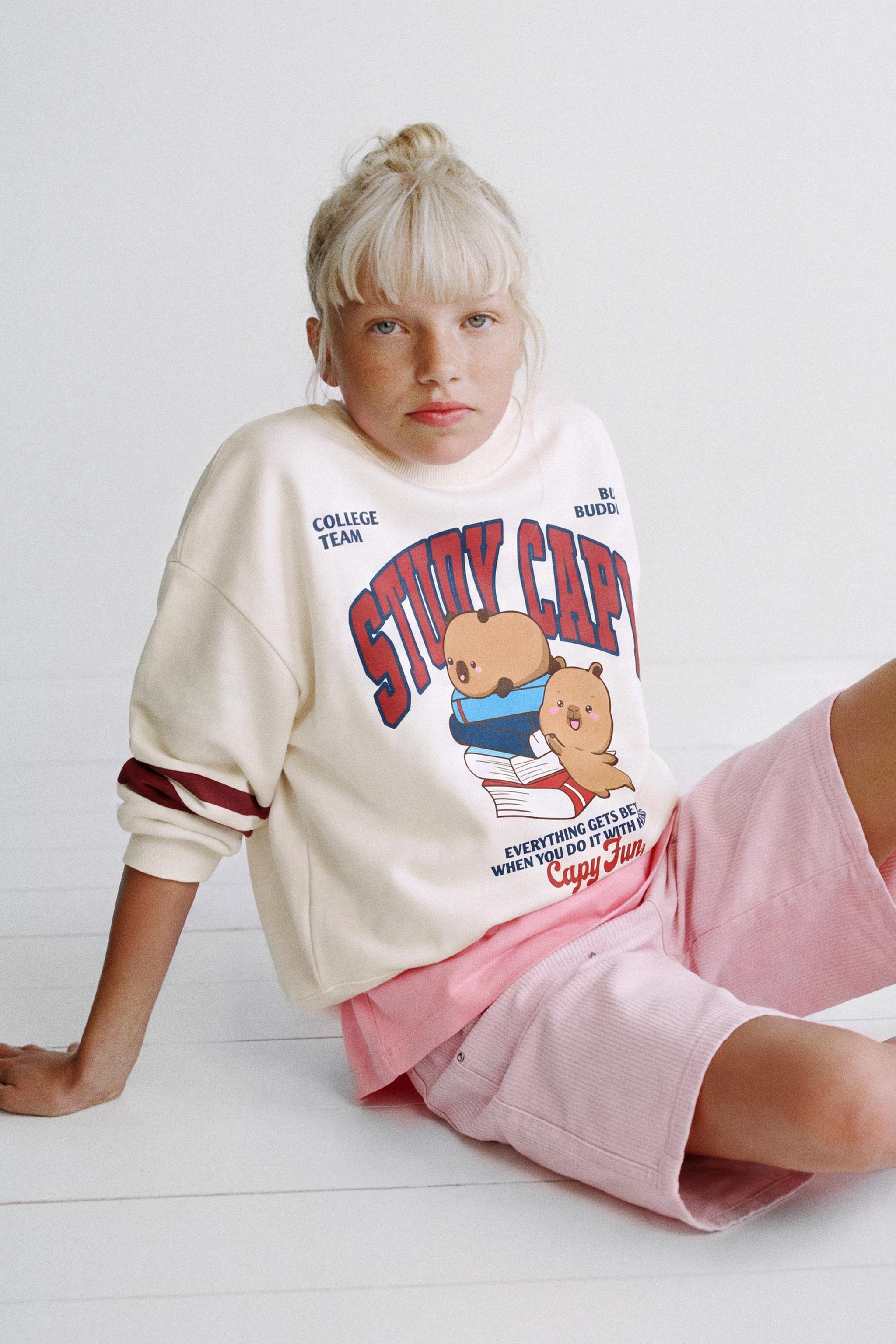 CAPIBARA CAPYFUN © VARSITY SWEATSHIRT