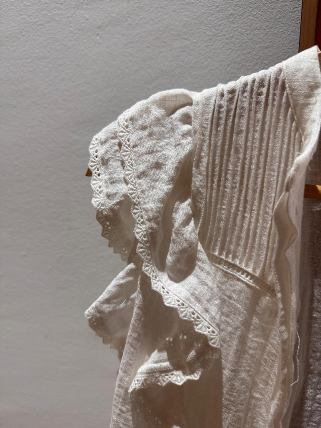 LACE TRIM RUFFLE BLOUSE - Image 2