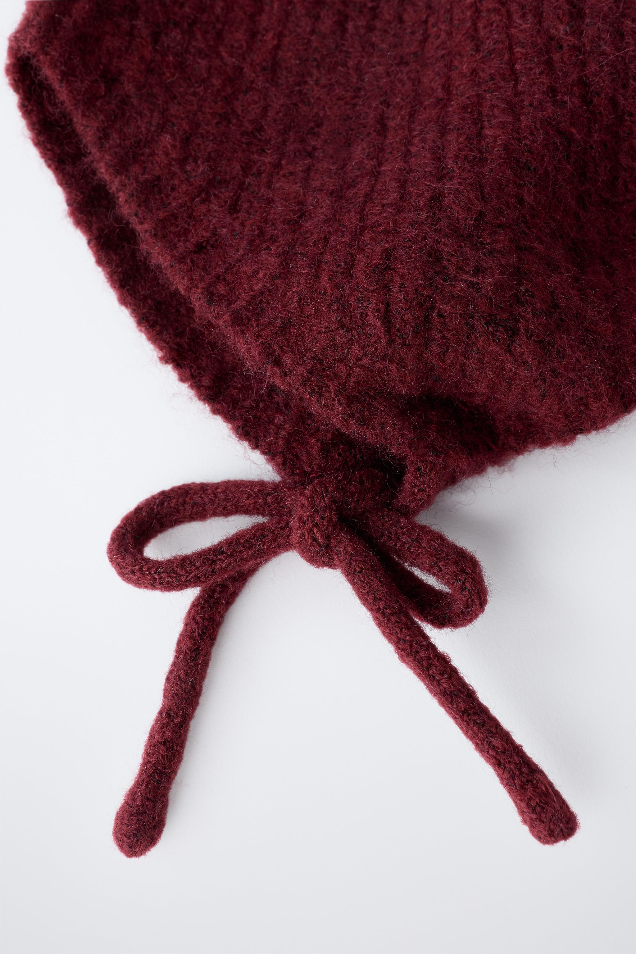 KNIT POMPOM BONNET