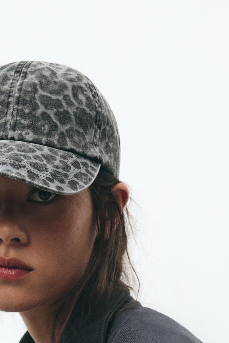 PRINTED CAP IN TIGER PRINT