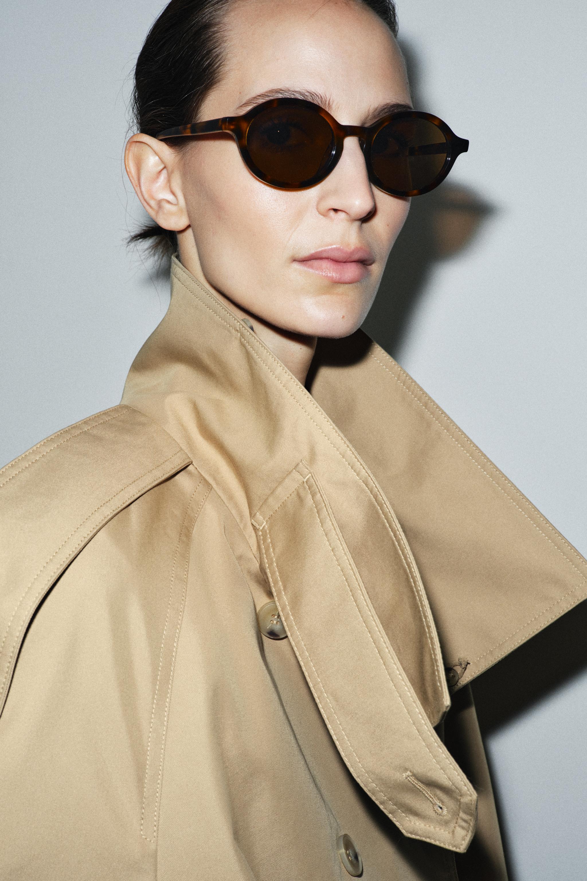 OVAL PLASTIC SUNGLASSES