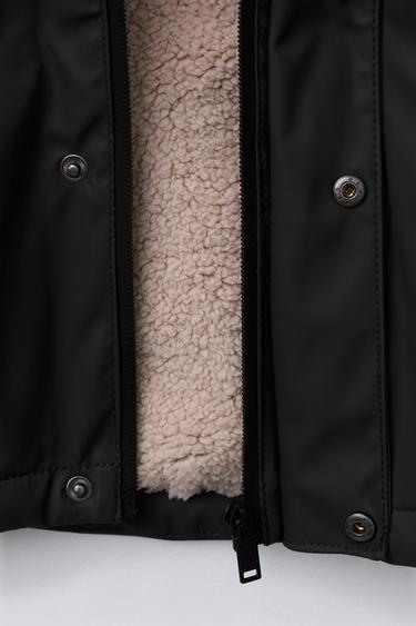 VESTE DÉPERLANTE ENDUITE SHEARLING - Noir de Zara - Image 7