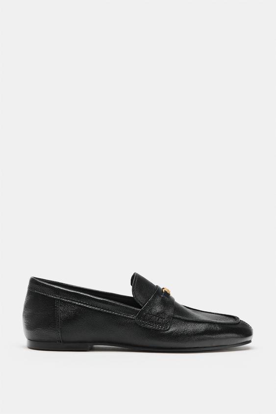 MOCASSINS EN CUIR AVEC DÉCOR MÉTALLIQUE - Noir de Zara - Image 2