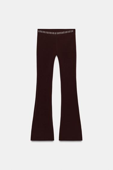 PANTALONI FLARE ELASTICIZZATI CON BORCHIE - Marrone scuro di Zara