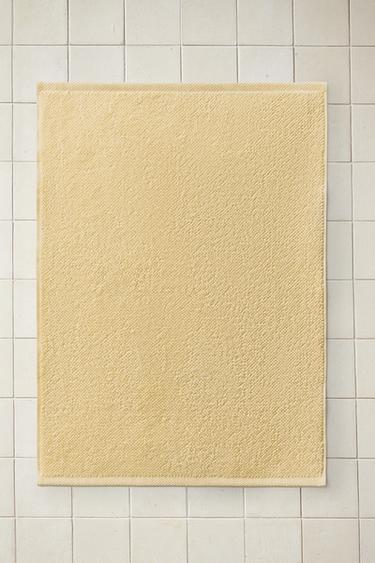 PLAIN BATH MAT - Light yellow by Zara