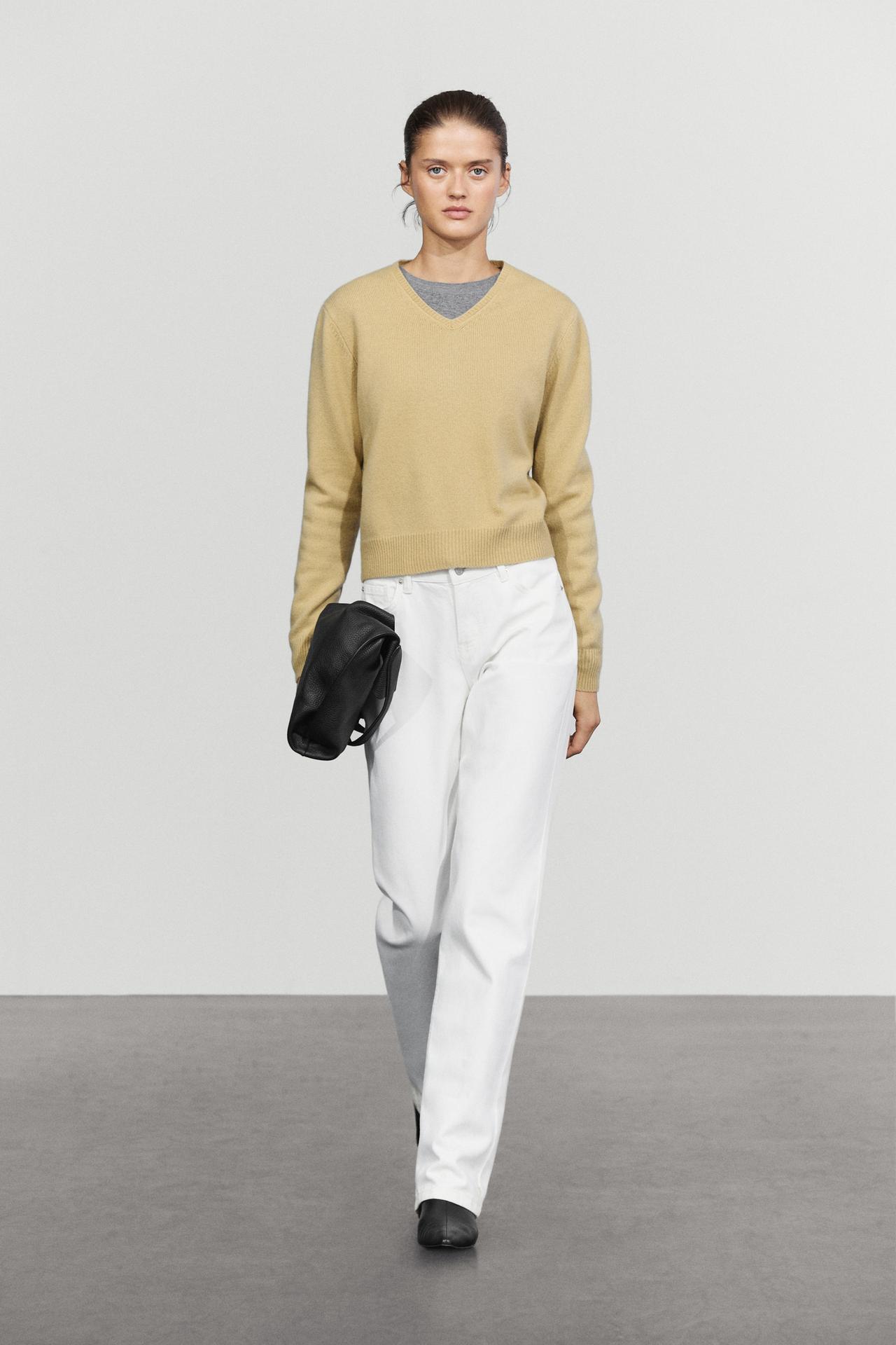 100% wool V-neck knit sweater — Olive green
