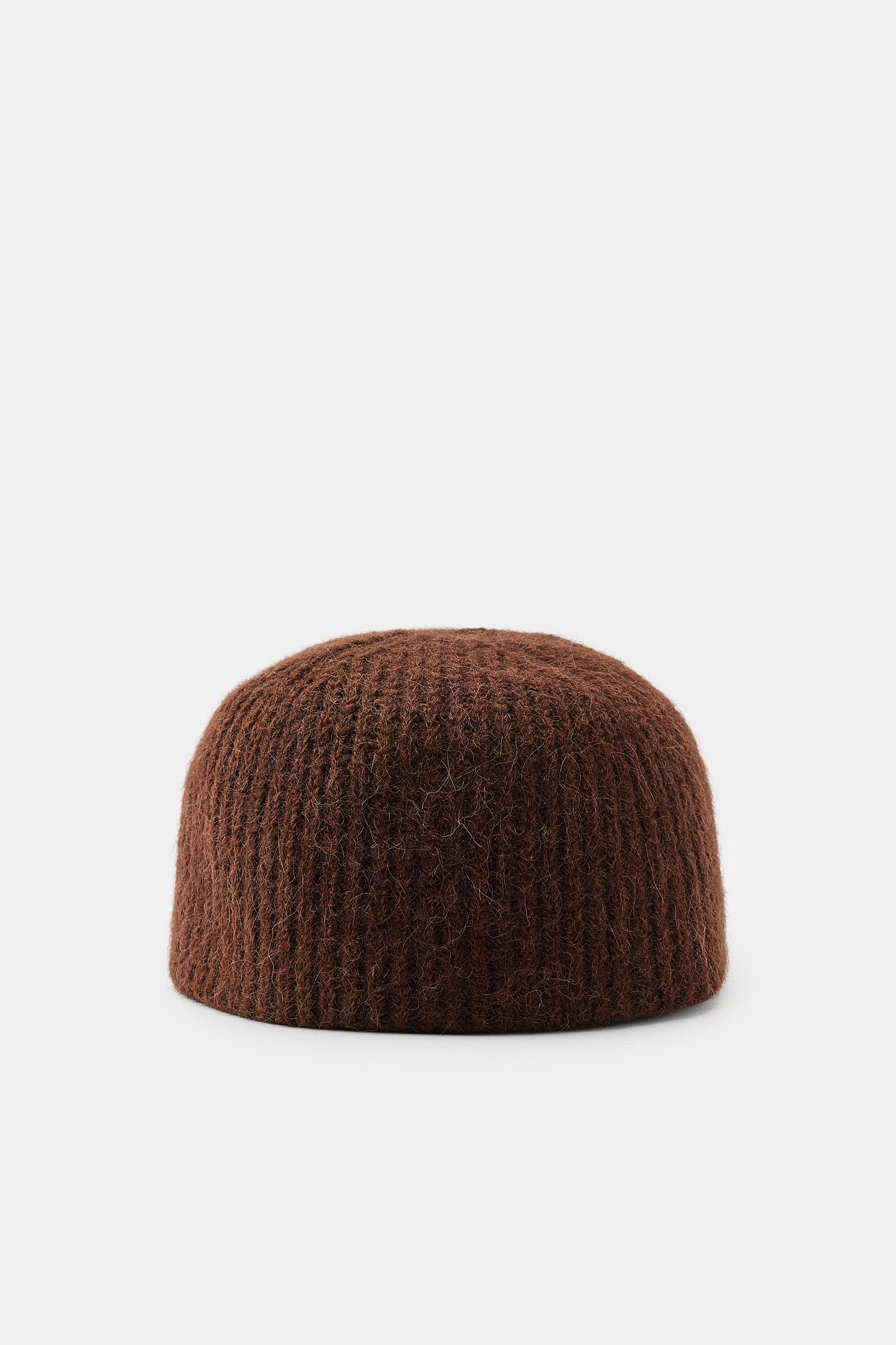 RIBBED KNIT BEANIE