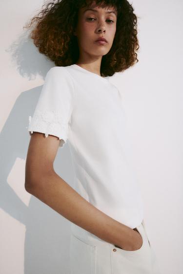 CAMISETA BORDADOS FLORES - Blanco de Zara