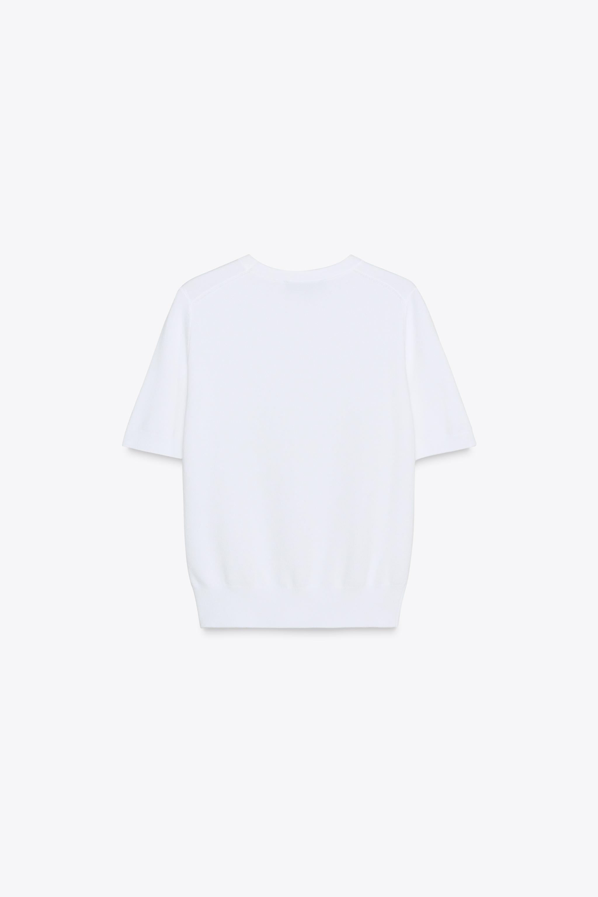 TOP BASIQUE EN MAILLE UNI À MANCHES COURTES