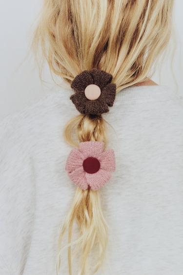 KNITTED FLOWER HAIR TIES - Brown by Zara