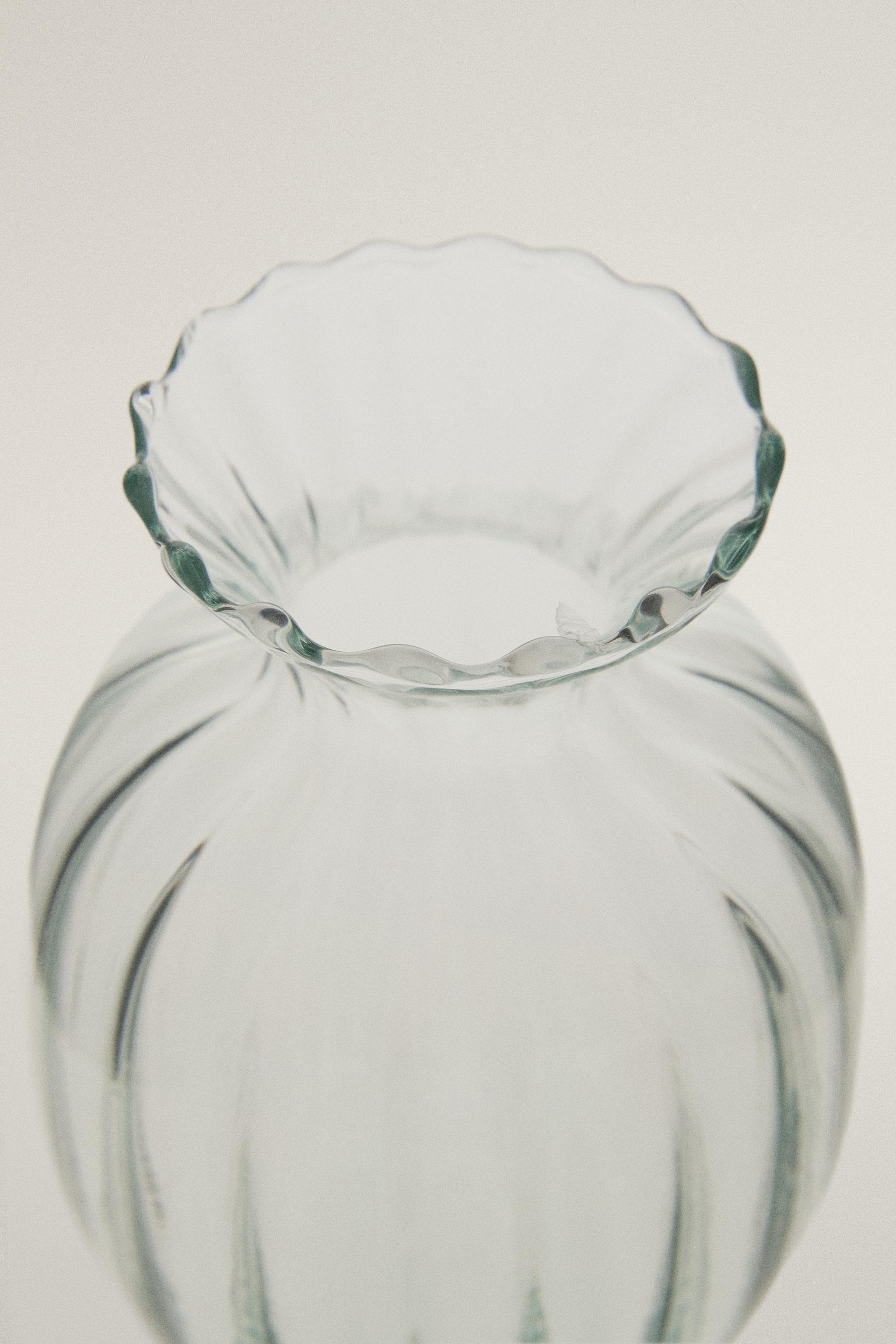 ROUND DECORATIVE GLASS VASE