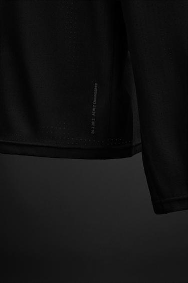 T-SHIRT PERFORÉ À MANCHES LONGUES - Noir de Zara - Image 7