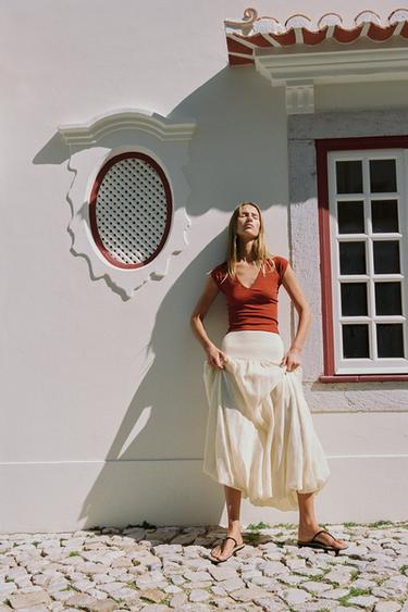 T-SHIRT COL EN V - Rouge / Orange de Zara