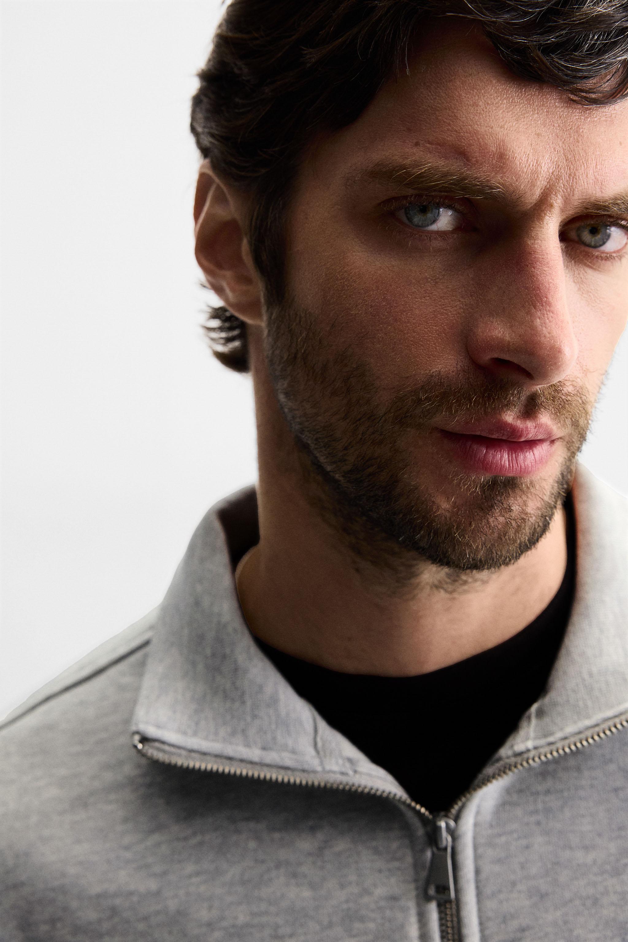 BASIC QUARTER-ZIP SWEATSHIRT
