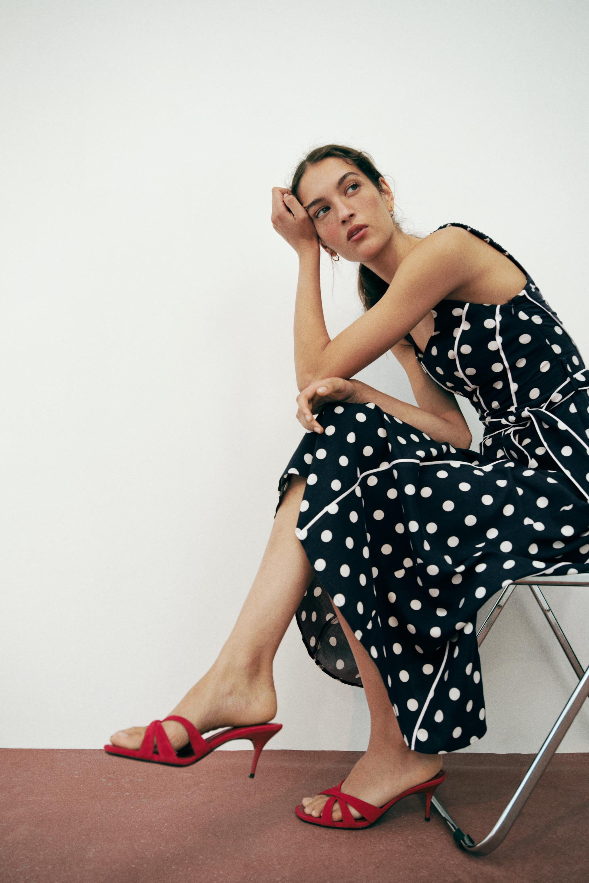 LEATHER HEELED SANDALS — Red