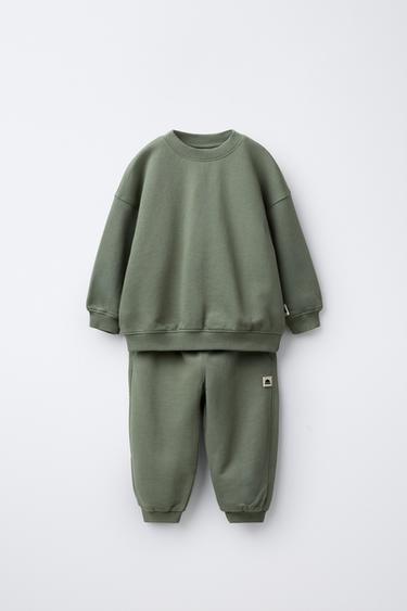 طقم JOGGING سويت شيرت وبنطلون JOGGER ببطاقة - أخضر الخاص بـ Zara