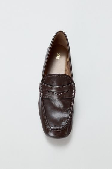 МЯГКИЕ КОЖАНЫЕ ЛОФЕРЫ — Шоколадно-коричневый от Zara