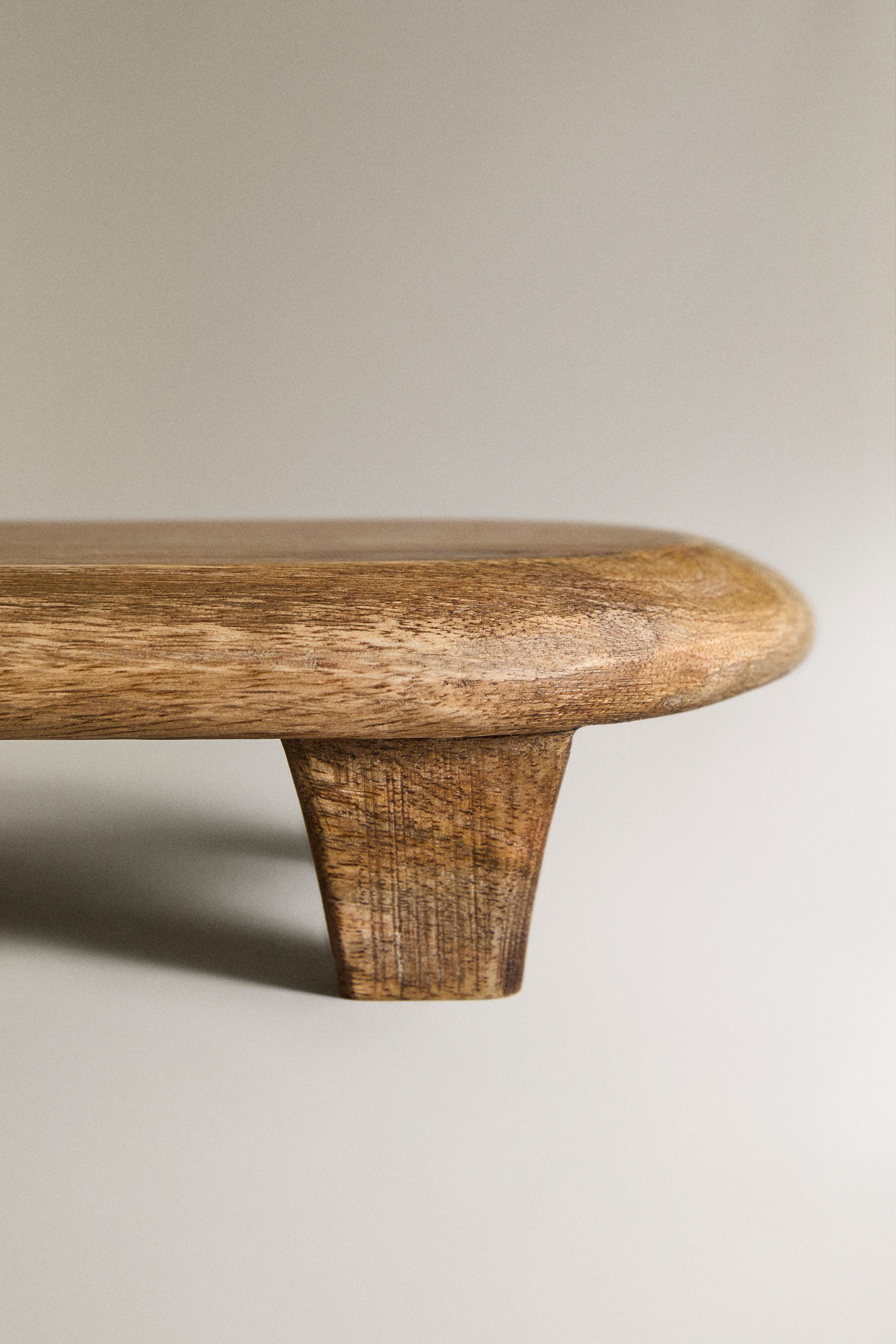 PLANCHE EN BOIS À PIEDS