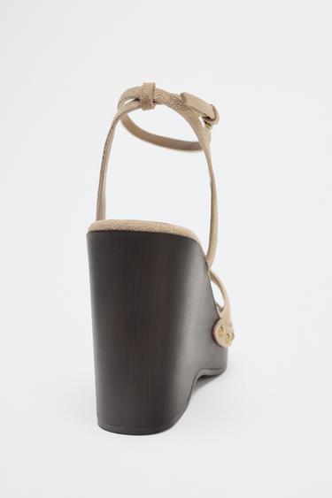 SANDALES À CLOUS EN DAIM - Marron sable de Zara - Image 4