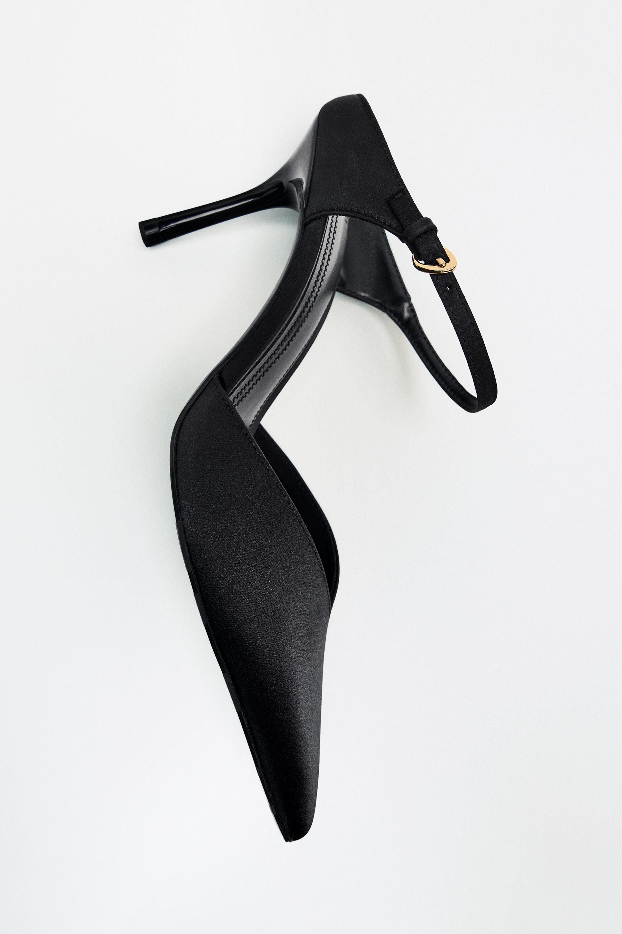 HEELED SHOES WITH BUCKLE DETAIL