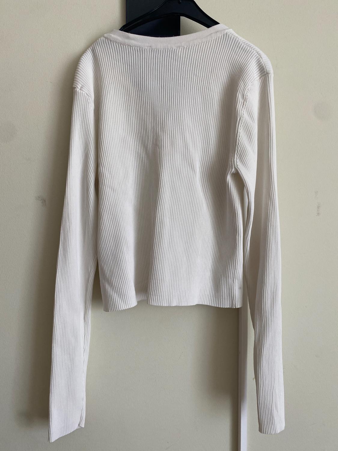 KNIT TOP WITH GOLD BUTTONS - Image 5