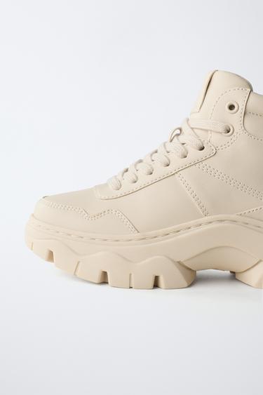 BASKETS MONTANTES ÉPAISSES - Blanc écru de Zara - Image 3