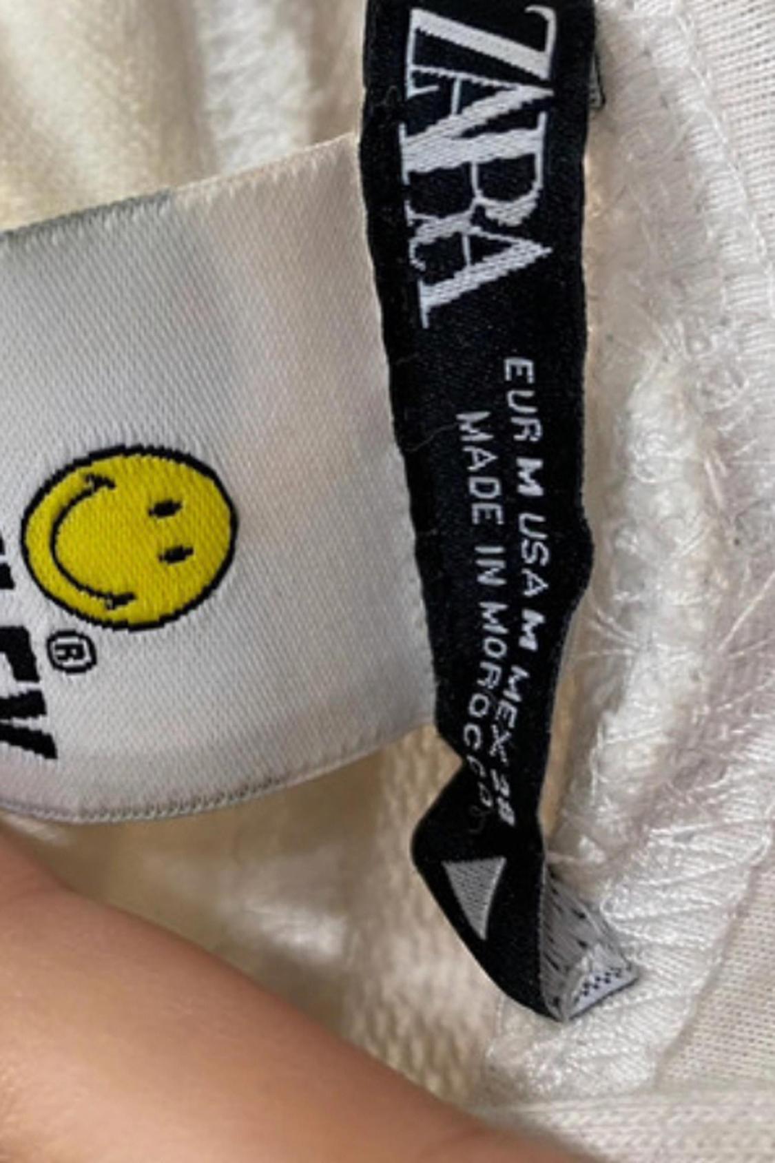 SMILEY® HAPPY COLLECTION OVERSIZE HOODIE - Image 2