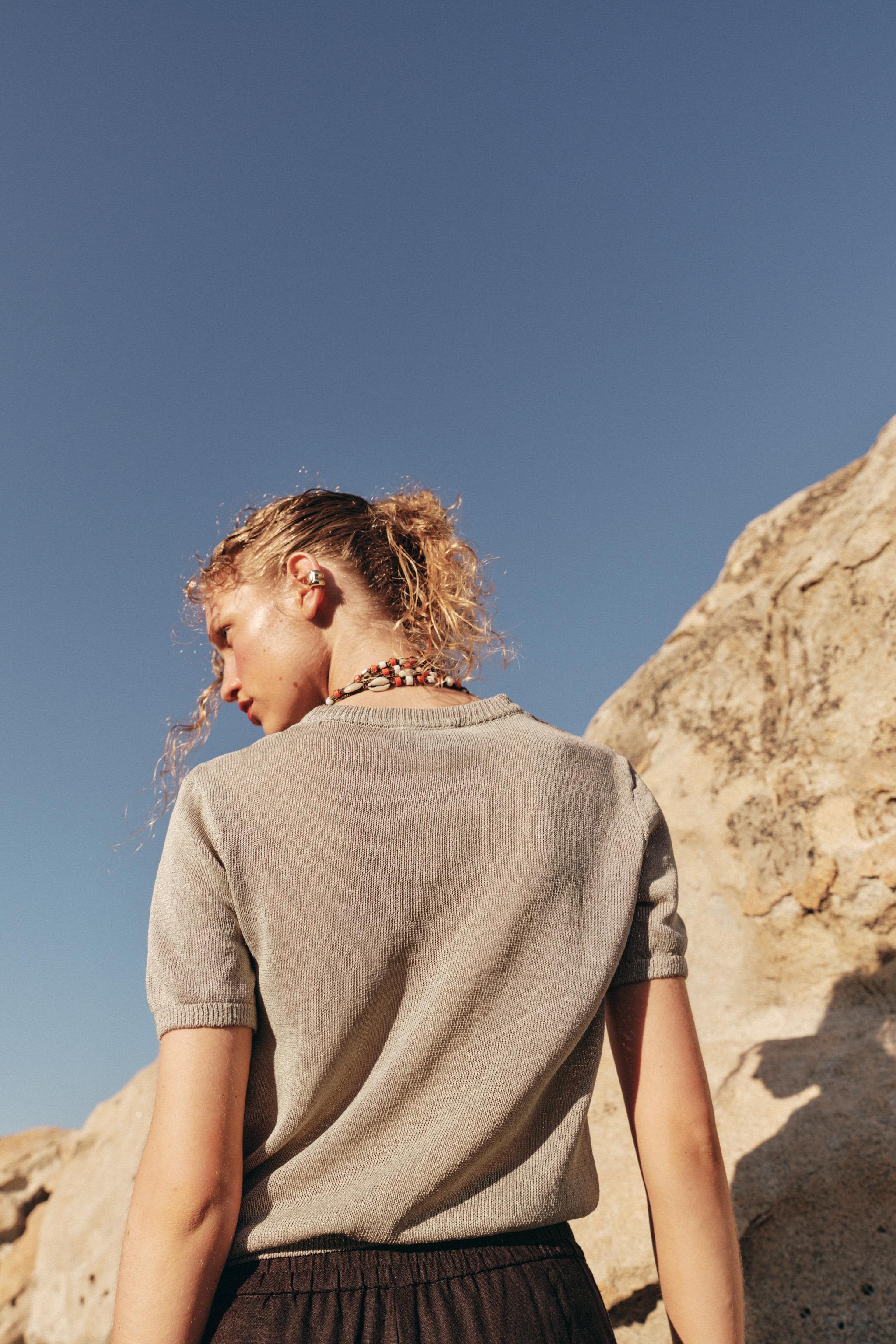 SHORT SLEEVE KNIT TOP