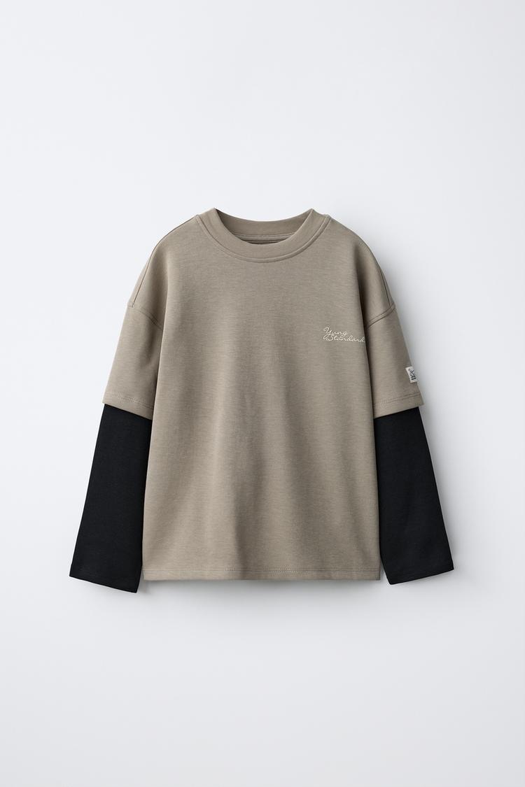 Camiseta doble manga etiqueta