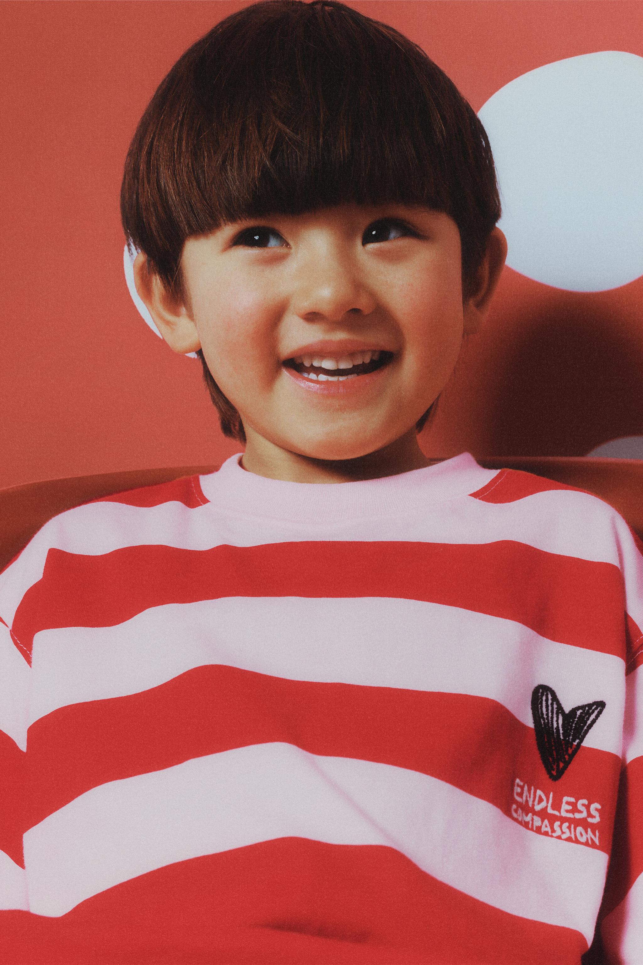 HEART STRIPED T-SHIRT