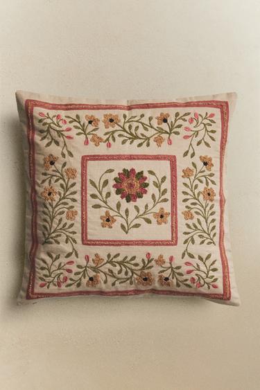 FLORAL TUFTING CUSHION COVER - Ecru Zara