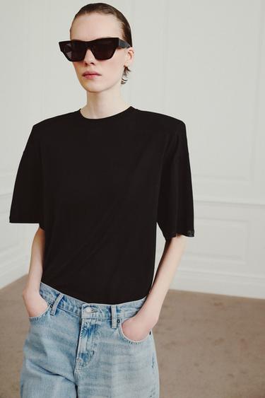 FLOWING T-SHIRT WITH SHOULDER PADS - Black by Zara