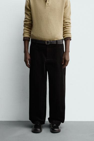 PANTALÓN CARROT FIT ESTRUCTURA - Negro de Zara