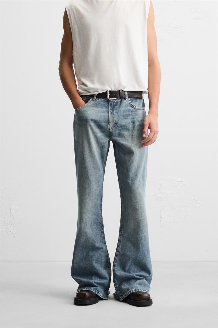 CLASSIC FLARE FIT JEANS
