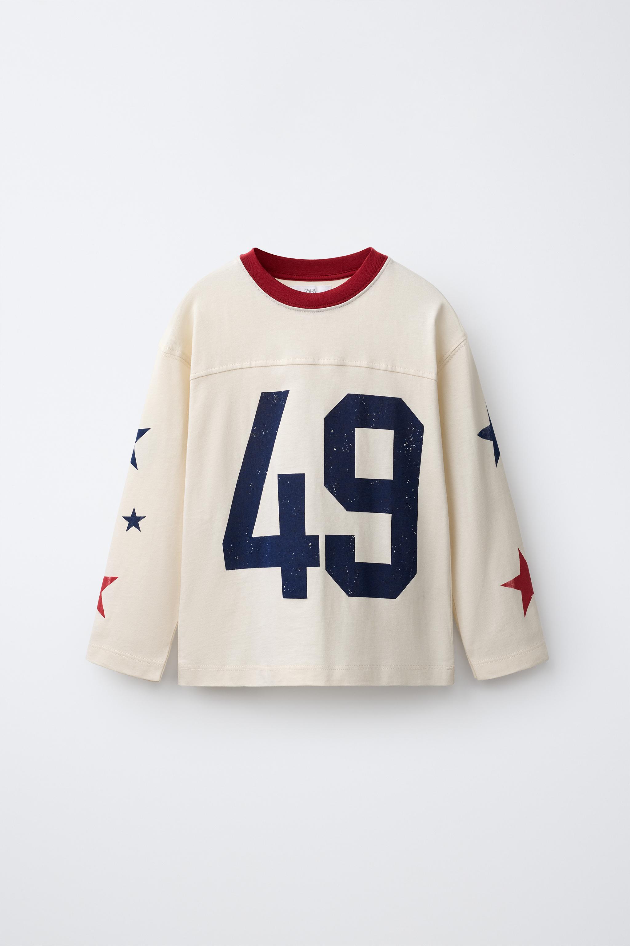 CAMISETA ESTAMPADO NÚMERO Y ESTRELLAS