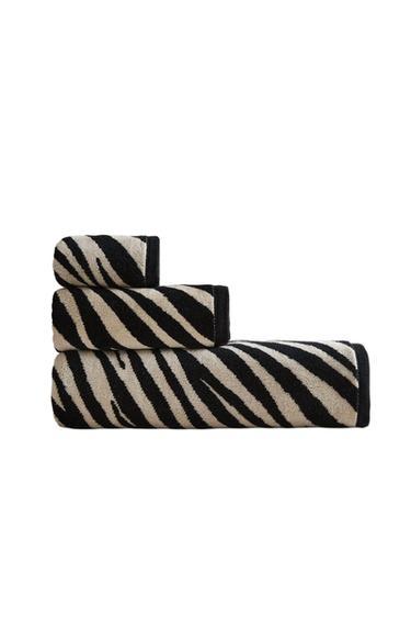 ANIMAL PRINT VELOUR BATH TOWEL - Sand / Black by Zara