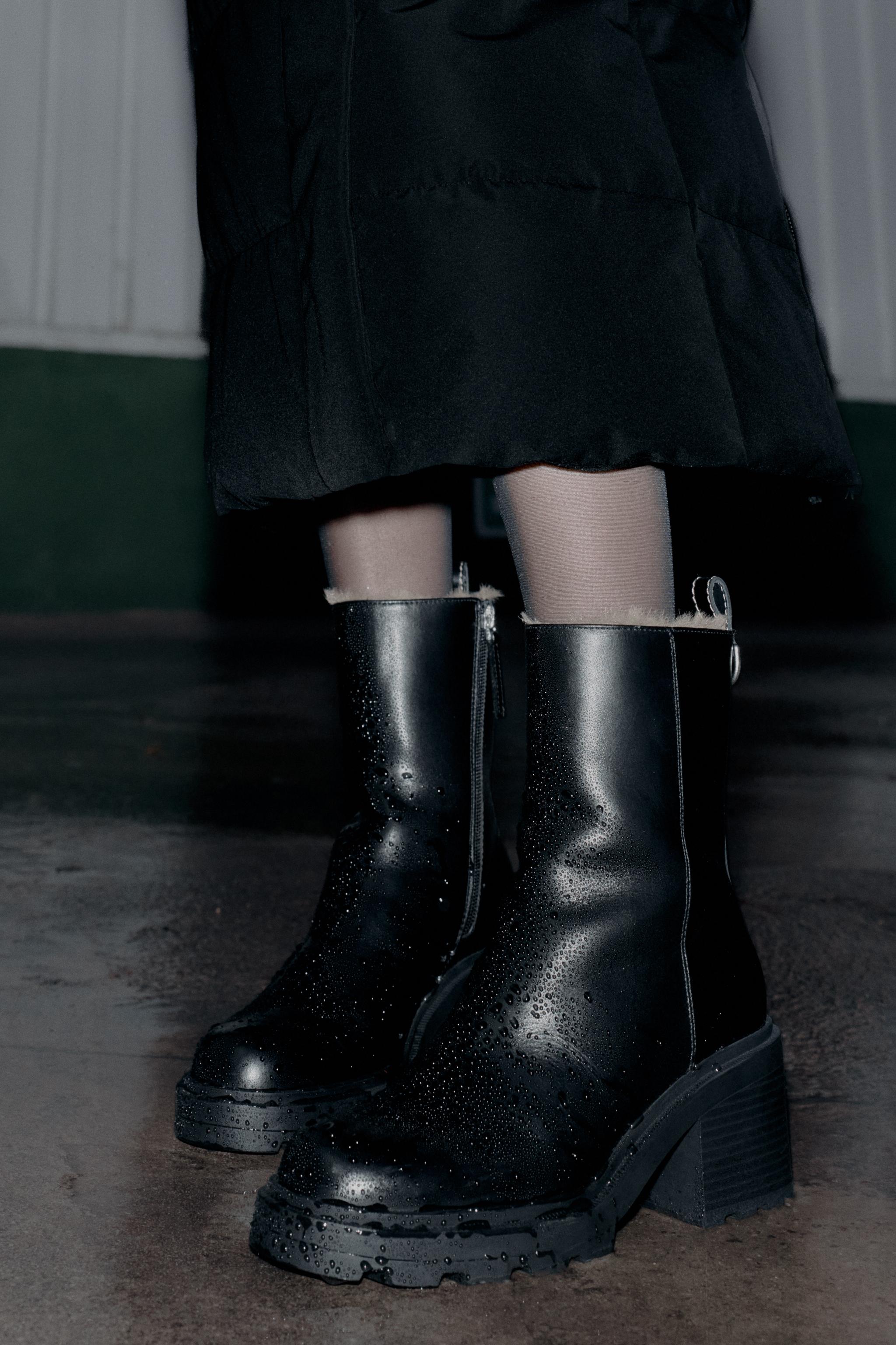 WATER REPELLENT LEATHER ANKLE BOOTS