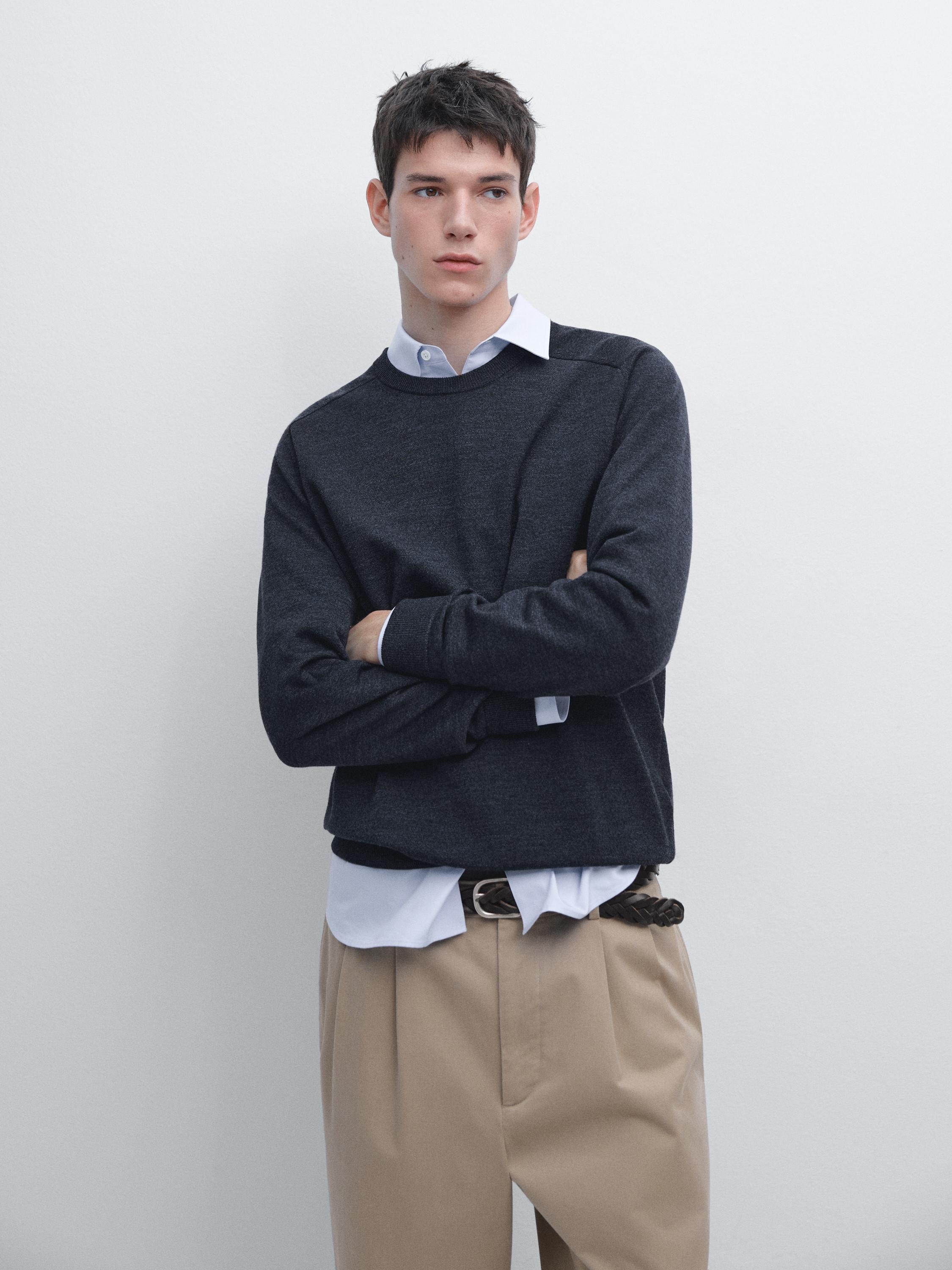 Knit 100% merino wool sweater with crew neck