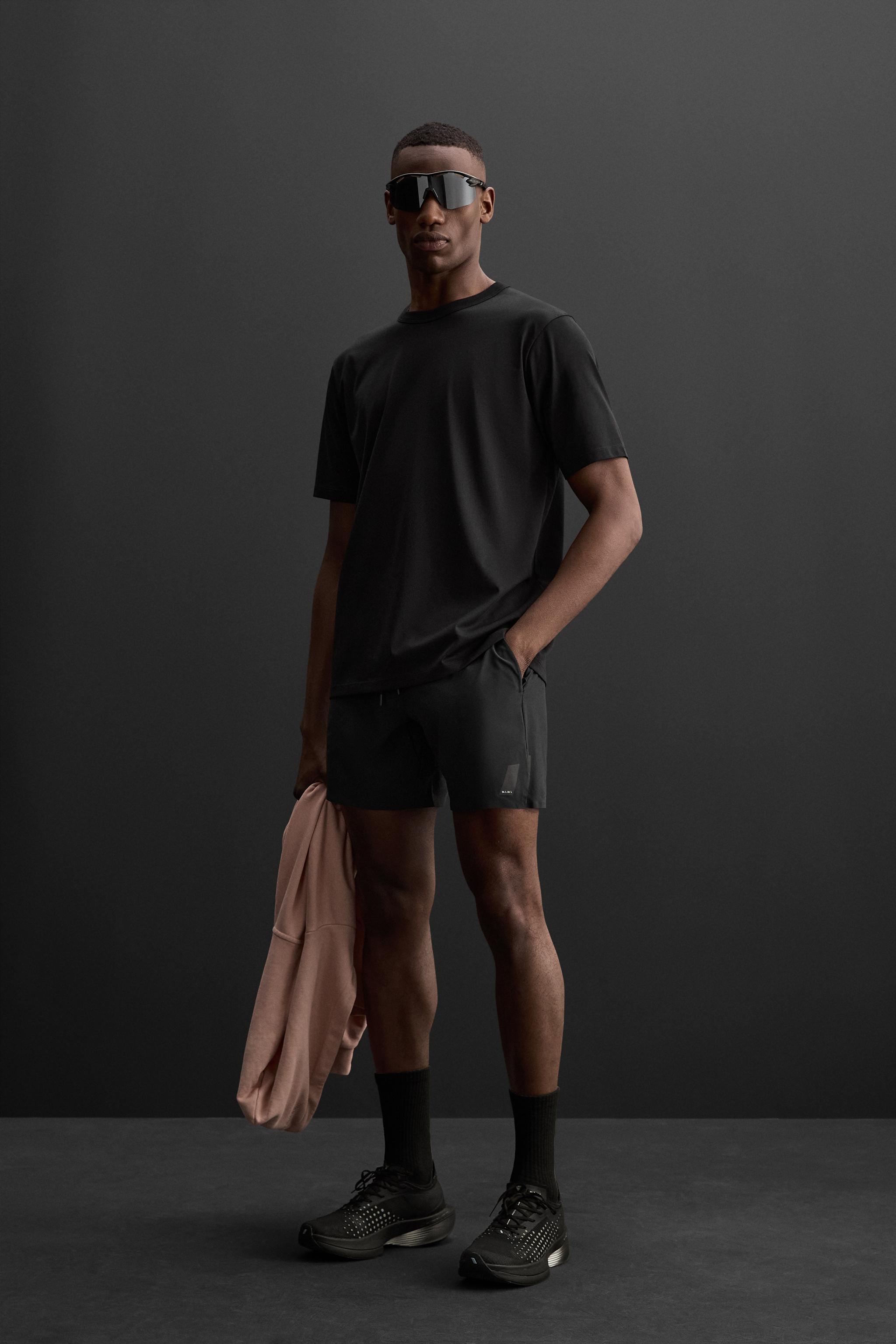 RELAXED FIT トレーニング Tシャツ - ブラック | ZARA Japan / 日本