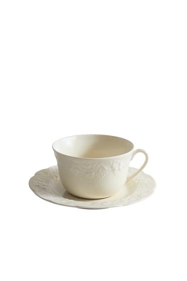 GRAPE PORCELAIN TEACUP AND SAUCER - كريمي الخاص بـ Zara