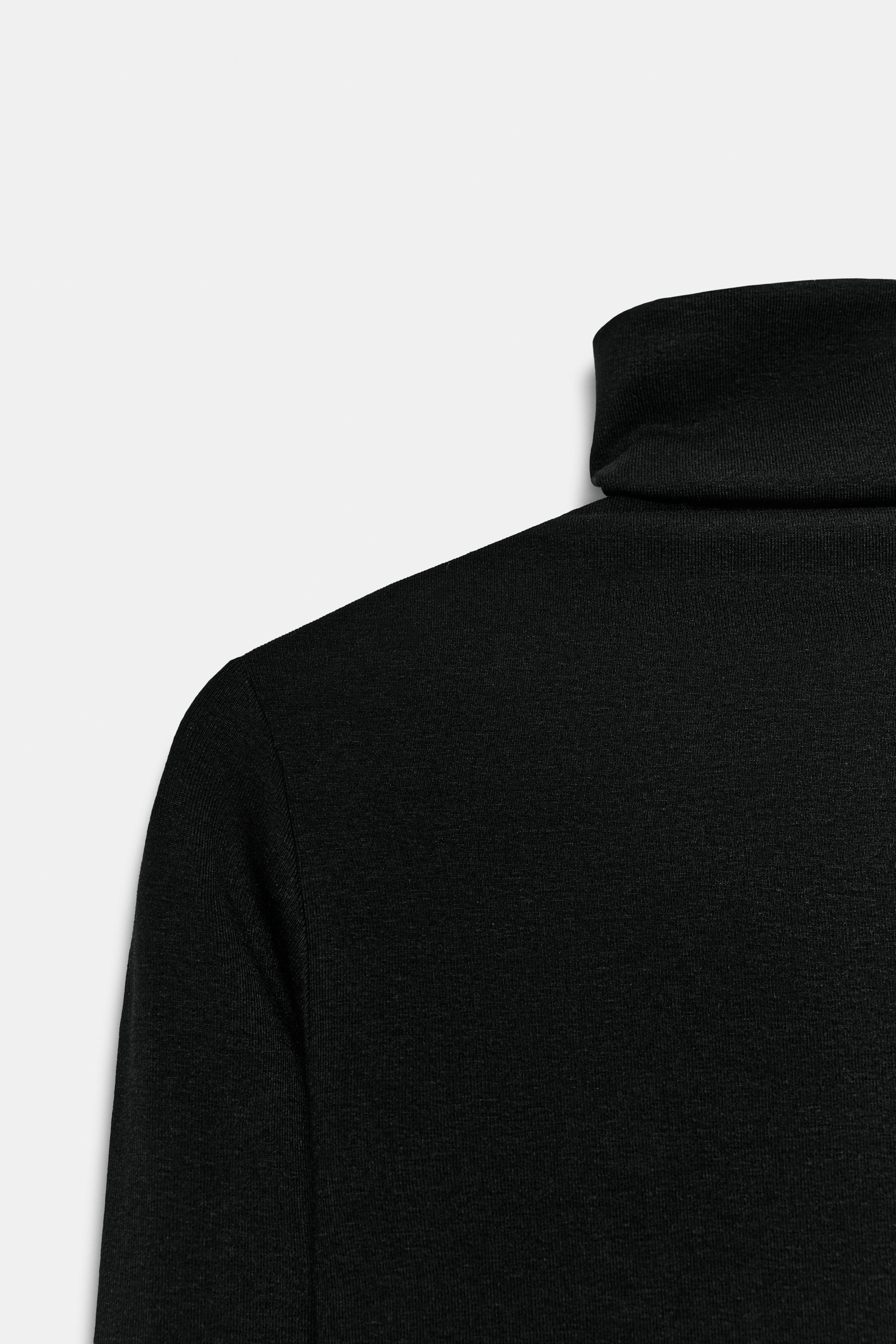 TURTLENECK T-SHIRT