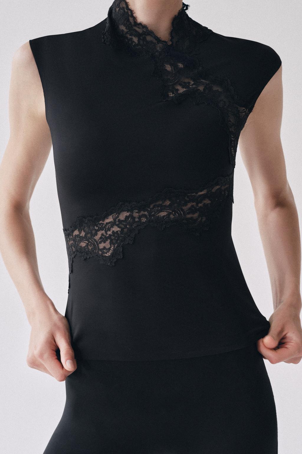 HIGH NECK LACE TOP